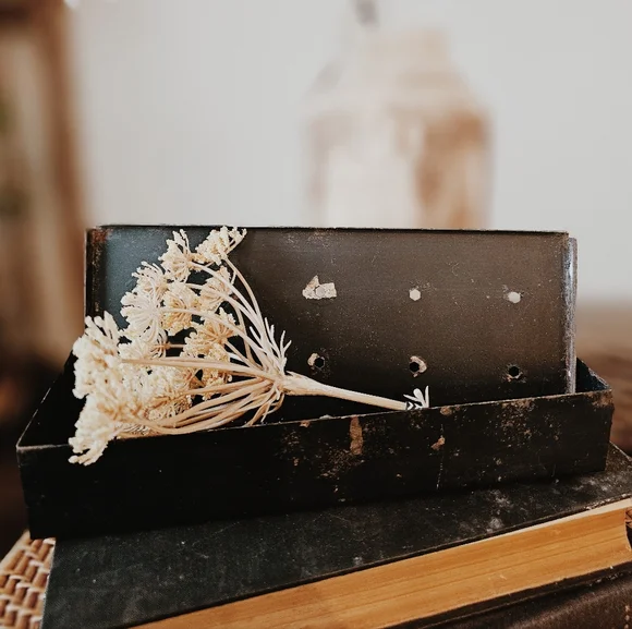 Rustic Vintage Smoker Box - Picture 2 of 4